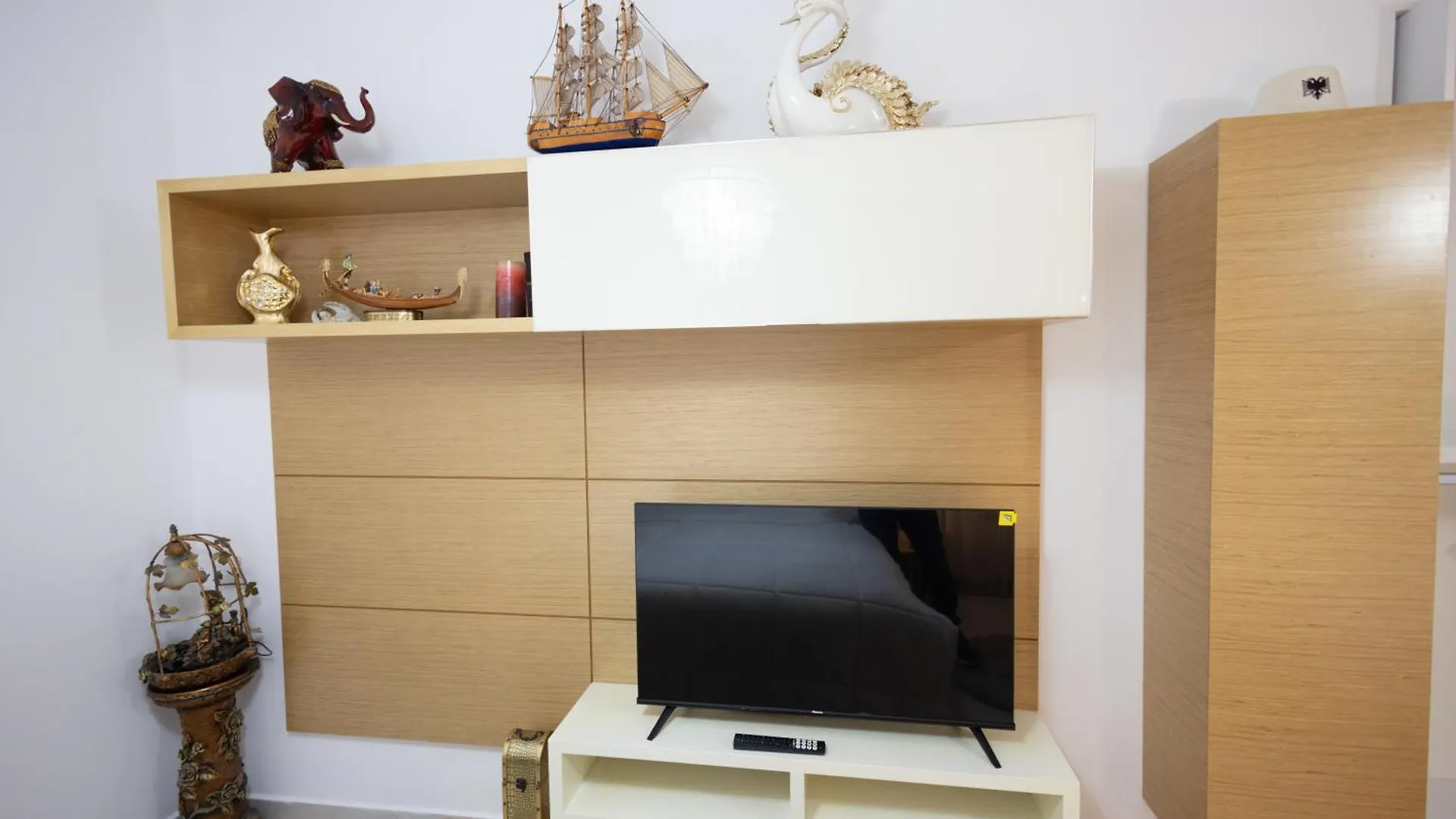 Apartment Kler-Elegant Stay Ali Demi Tirana 0*,