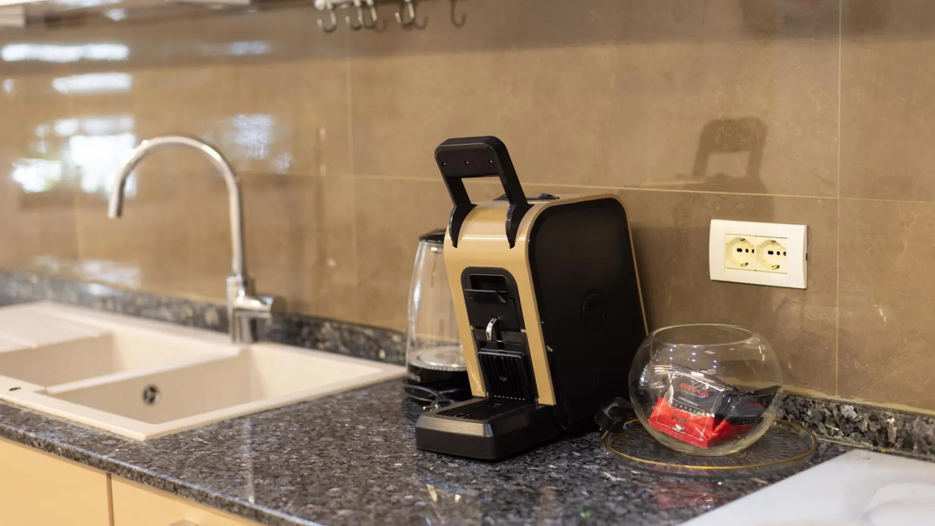 Apartment Kler-Elegant Stay Ali Demi Tirana 0*,  Albania