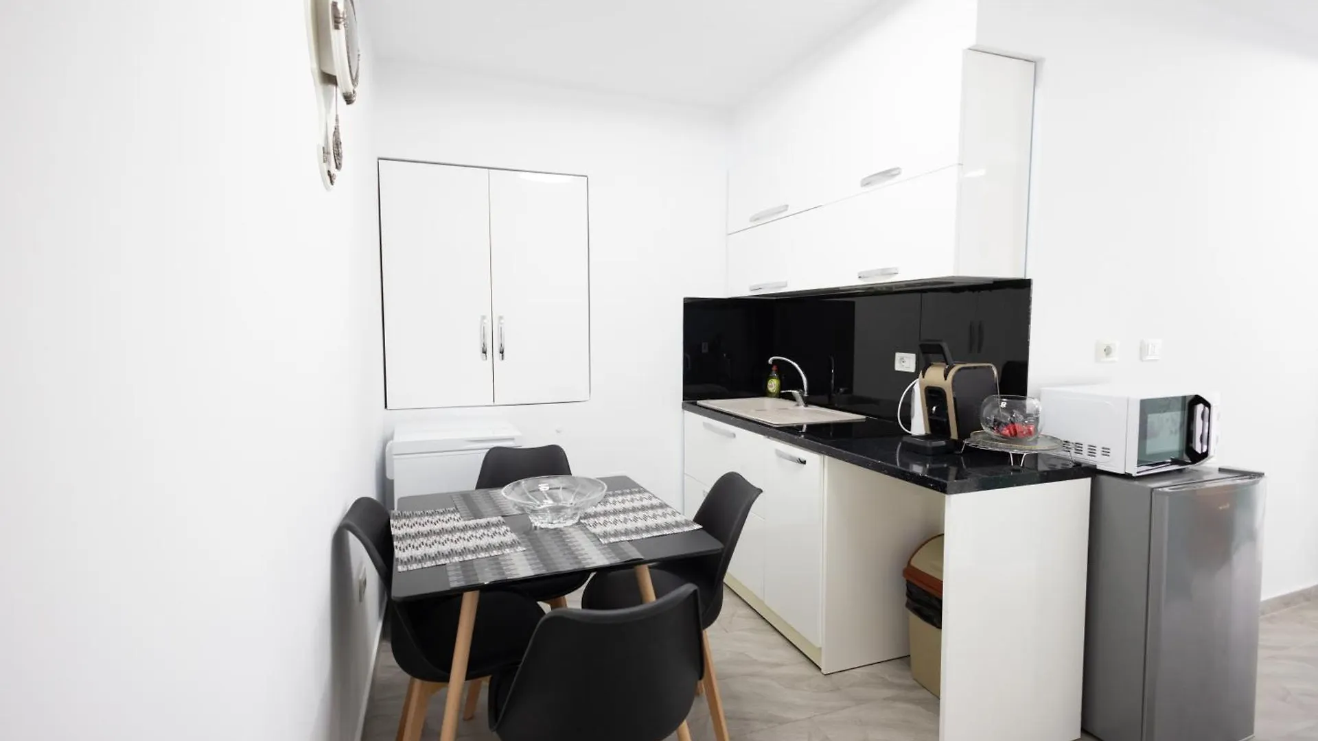 Apartment Kler-Elegant Stay Ali Demi Tirana 0*,  Albania