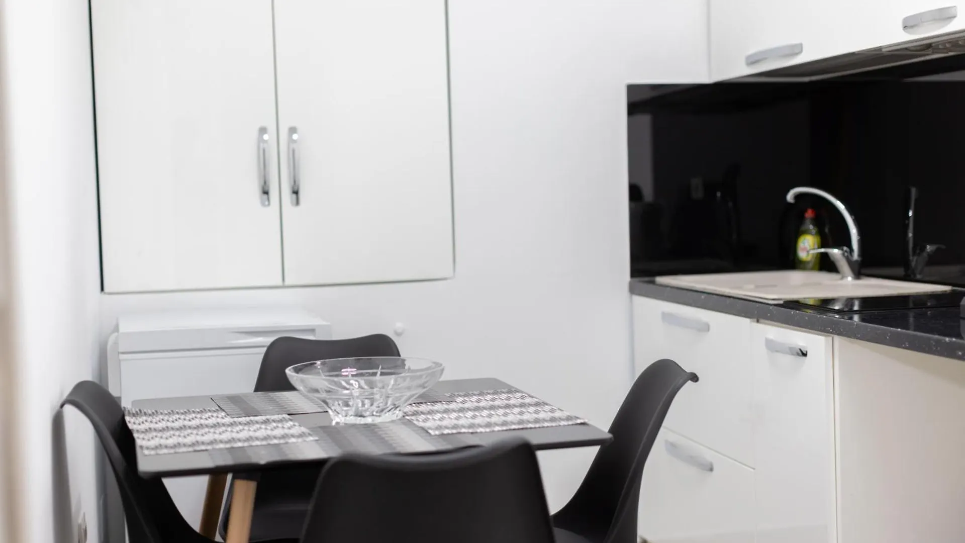 Apartment Kler-Elegant Stay Ali Demi Tirana Albania